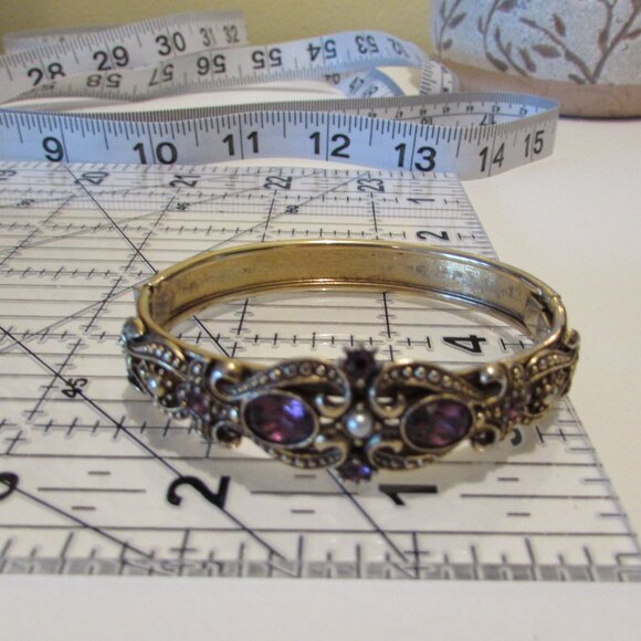 Avon Vintage 1974 Queensbury Victorian Revival Gold Tone Crystal Bracelet - Picture 13 of 16